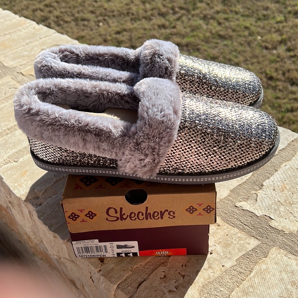 NEW Skechers Women’s Cozy Campfire Dream Glam Pewter Slippers, Size 11 W… - Picture 5 of 13